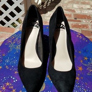 NWT Black pointy toe heels